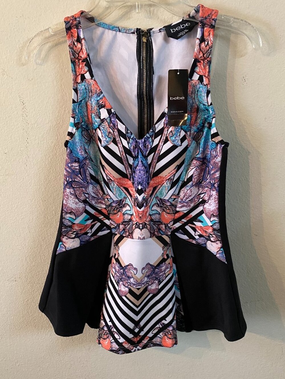 BEBE XS MULTI-COLOR SLEEVELESS TOP ZIP BACK